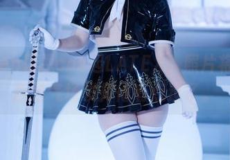 当Cien恩恩cos起LATEX,照片将她的叛逆气场发挥得有点过了。