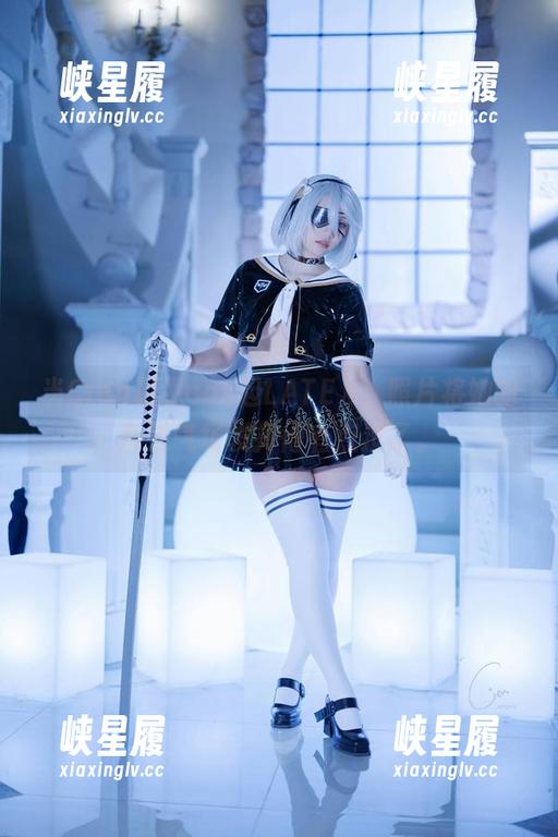 当Cien恩恩cos起LATEX，照片将她的叛逆气场发挥得有点过了。