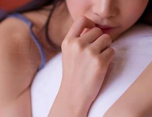 GIRLT果团网 – 蜜桃Q妹儿泳装套图：夏天的海风和她的气息