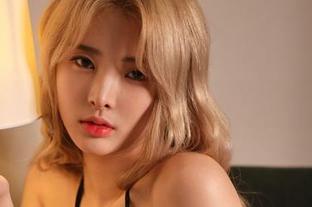 黑色写真里，Hyoyeon(김효연)的神秘小心思表露无疑