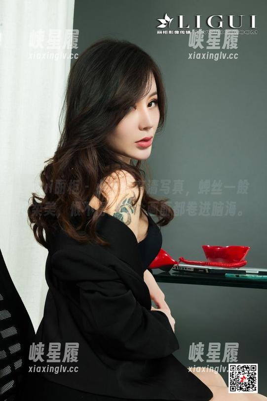 Ligui丽柜 - 小涵的高清写真，蝉丝一般的柔美，恨不得把整个画面都卷进脑海。