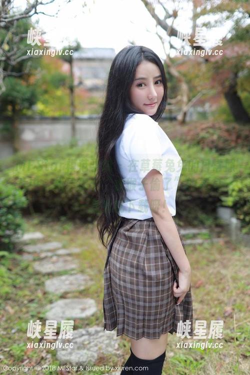MFStar模范学院 - 在草莓兔兔的日常照片中，找寻那个“被猴子偷了”的视角——想看就下载呀！