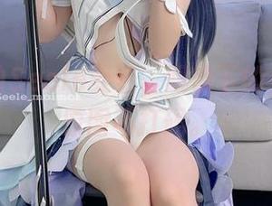 不一样的Seele麦麦,眼镜下的私房风,原图不打码。