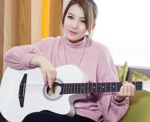 TouTiao头条女神 - 发现李丽莎的睡衣合集，听说这是她的“午休神器”？