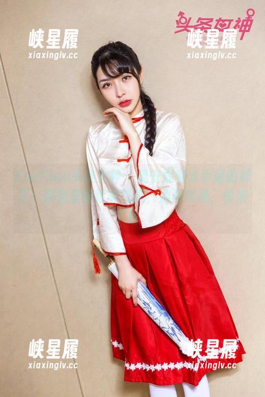 TouTiao头条女神 - 樊安妮穿水手服的样子：原图里的青春气息，别再犹豫，快来下载。