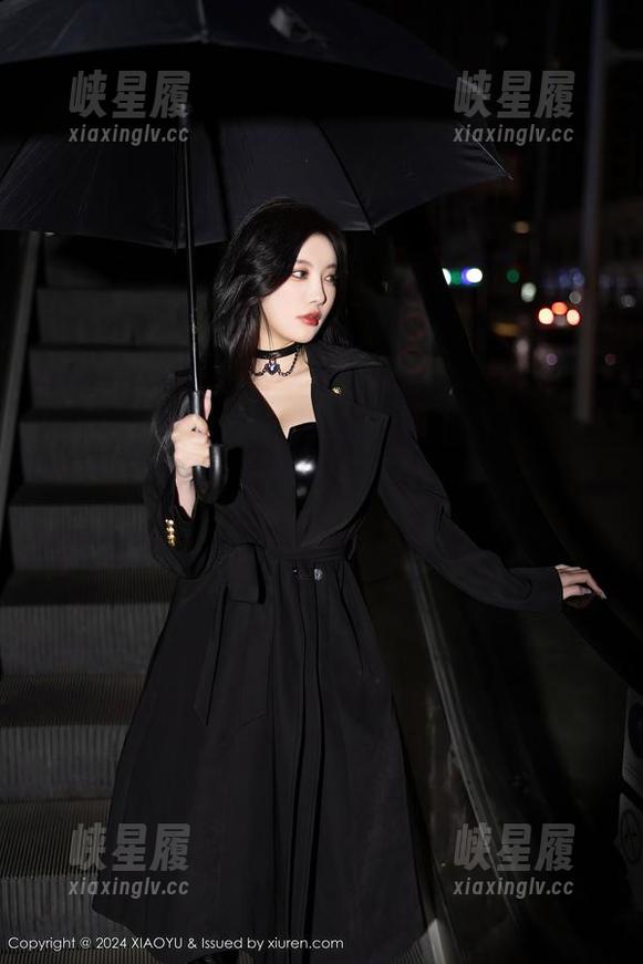 XIAOYU语画界 - 这张图片里，李丽莎真的是镂空得让人无法专心啊，眼睛都被吸走了。
