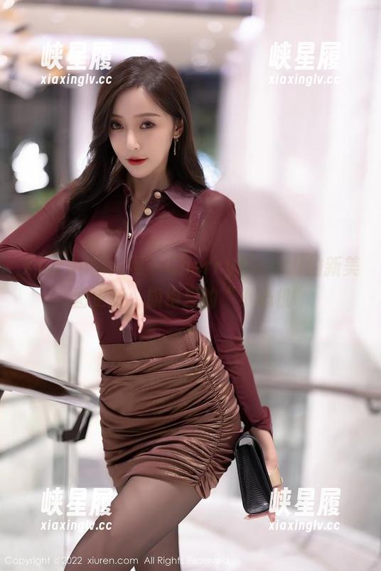 Xiuren秀人网 - CherryBlessU的新美图更新：旗袍里的“小心机”