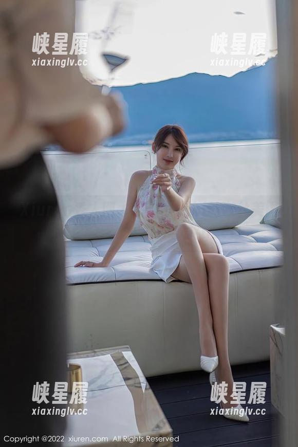 Xiuren秀人网 - 星子柒kiki的灰丝美图，你的审美可能不太能get到