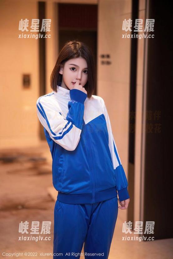 Xiuren秀人网 - 校服不止是书本的陪伴，瑶啊摇的瑶带来的写真集让你秒变校花！