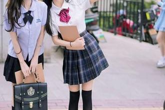 YouMi尤蜜荟 - 掌控泳池的周大萌写真，一看全集就想跳水，结果全身湿透！
