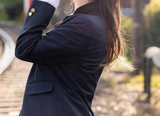 YouMi尤蜜荟 - 校园里的田冰冰，原图曝光前的随意惬意，简直像电影里的一幕。