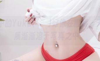 原图中的Yuka(유카)好像在撒娇，天使气质渐渐溶于写真之中。