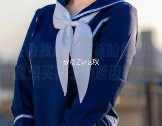 Zyra秋在为我展示棉袜的原图:这是让我想买袜子的原因吗?