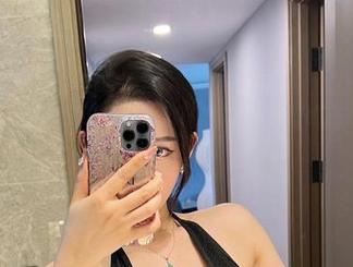 微密圈 - 何必去外面？不爱笑的赛琳的居家写真打破了窗外的风景！