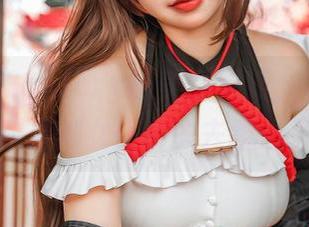 啊日日_Ganlory的美图更新,让碧蓝航线中的迷糊女仆也失去重心了吧!