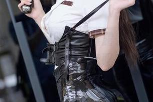 看了小露的jk制服，坏露露香宝你打算让我多下载几套吗？
