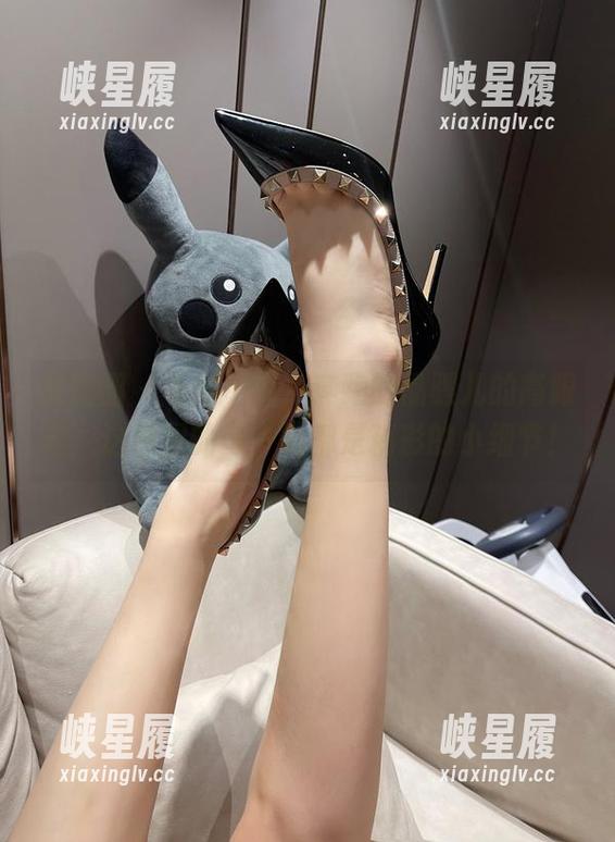微密圈 - 不得不说，奔跑的晶骡儿的高跟鞋，这原图的每一处都是精彩的小细节！