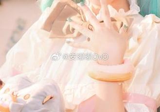 安曜曜短裙图库精选—一不小心看了你的裙,我是不是该请你喝咖啡呀?