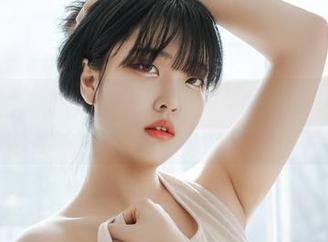 看宋哈娜(송하나)的Bimilstory，原图跟画报一样魔性！这是让我买纸的节奏嘛！