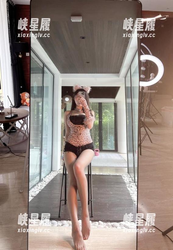 微密圈 - 女仆来了，小玉吃果冻私房合集：取悦你的并不只是小家务！