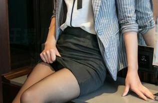 尤果网 - 王瑞儿的套图更新,学姐风范满满,还带点俏皮