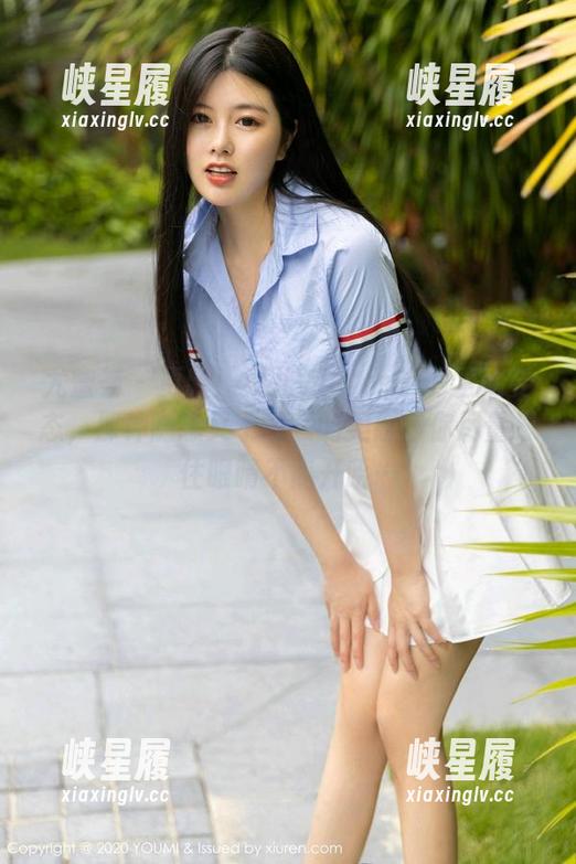 尤蜜荟 - 更新！果儿Victoria的学姐姿态，那种随意又不经意的美感，你尽量忍住眼睛不离开哈…