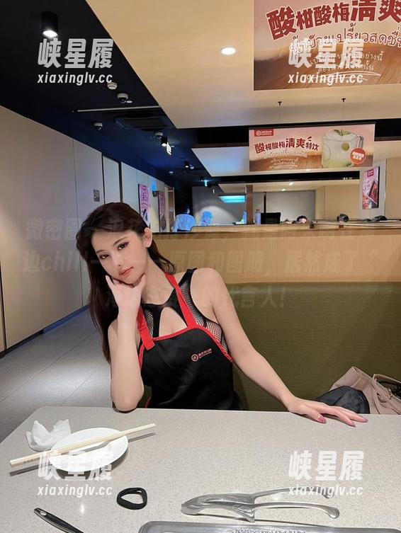 微密圈 - 浪花拍打沙滩，就是阿朱啊在海边chill一下——原图和图册，居然成了“海边态度”的代言人！