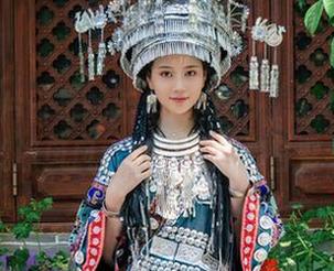 高清照片记录的年年Nnian,圣诞2023就像风风火火的一场假日聚会