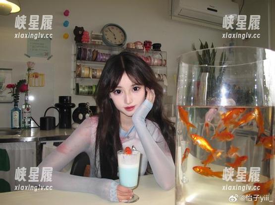 哎呀，怡子yiii，快帮我拿个东西，这女仆装扮可真让人心头一震！
