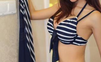 推女神 - 梁莹Sugar牛仔裤原图,聚集了多少好奇眼光啊!