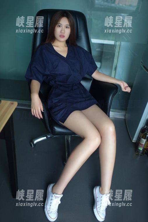 推女郎 - 不许偷看！Lina的奶牛图包里藏着几分甜蜜，快来收集你的小幸福吧！