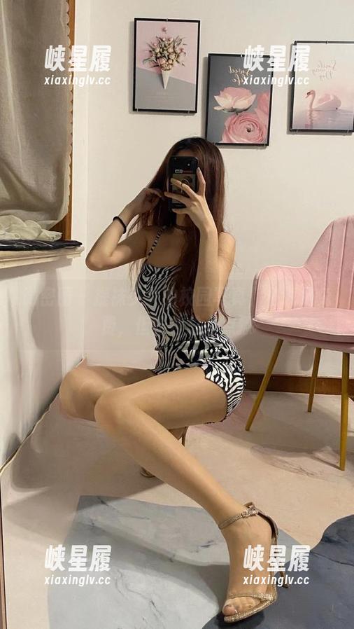 微密圈 - 提袜少女的校园写真，虽说是免费，但眼神总有点撩