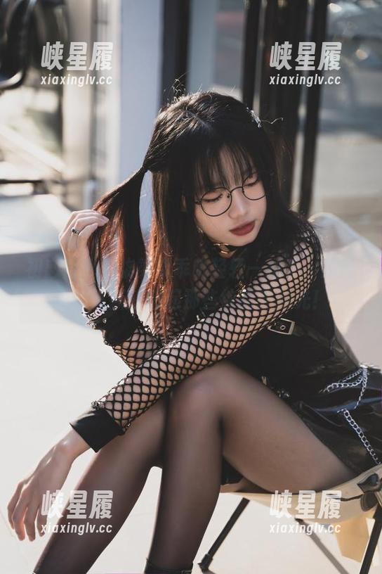 初恋背心，柒柒要乖哦轻轻一抬手，原图里的清新感想起那些纯甜的时光！
