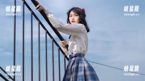 户外黑长服-梨瑾瑾：在线感受她“连衣裙”的自由与优雅，果然不是我想象的那样简单！