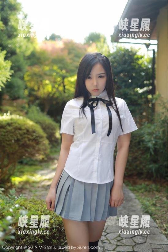 模范学院 - SiByl李思宁的夏日私拍，逛图包一圈竟然想吃冰淇淋？