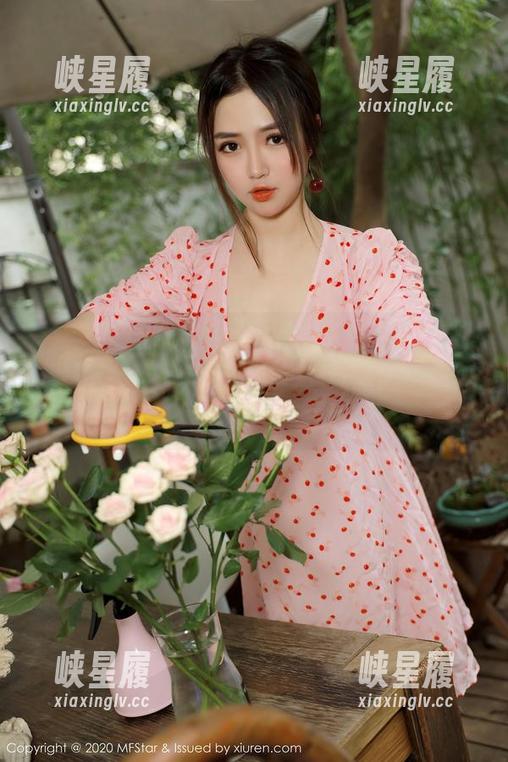 模范学院 - 当妞妞koko遇上护士，话题开始发酵。图片更新，真是让人眼前一亮呢。