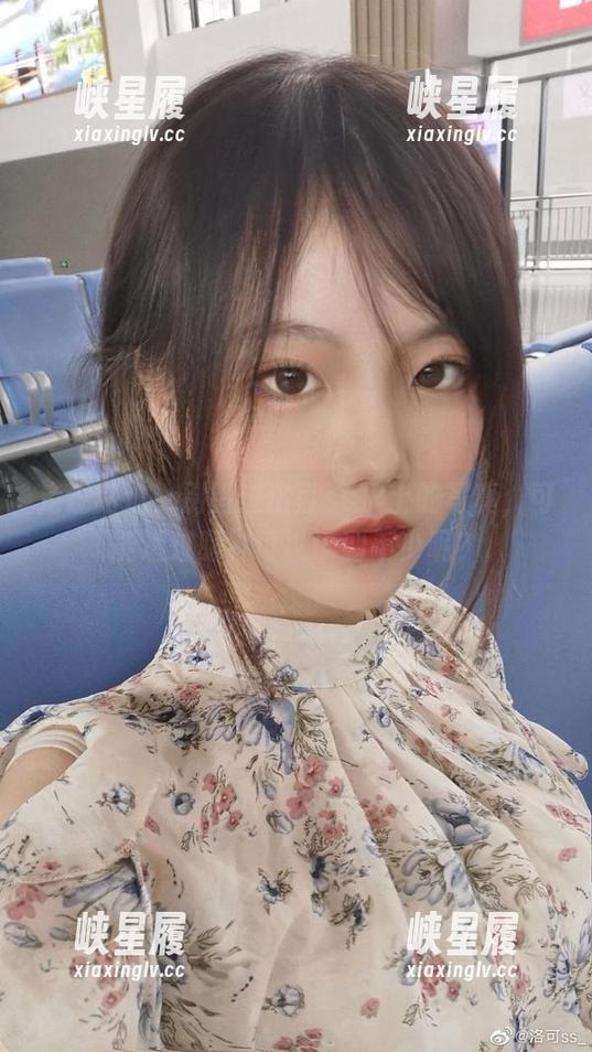 走过路过，别错过洛可ss护士的写真，可能透过眼神可以读到不少呢？