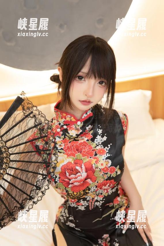 神乐坂真冬说，蓝白格能让你忘记购物的心声，纯粹的无圣光写真！