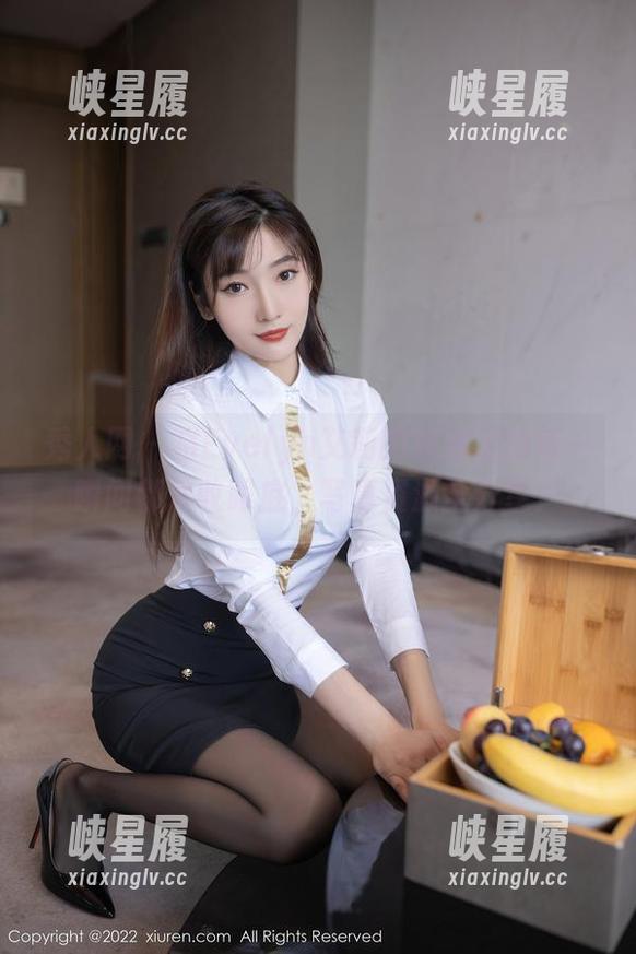 秀人网 - 将Evelyn艾莉的泳池里的每一瞬间都尽收眼底，写真资源全分享！