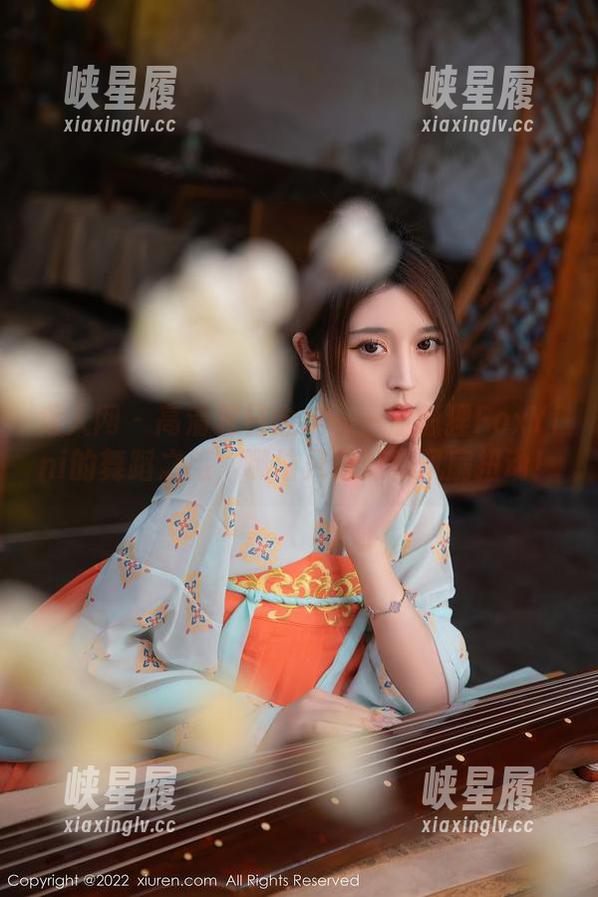 秀人网 - 高清夏日全集——孟狐狸FoxYini的舞蹈之旅，哪怕只是对着风扇扭动！