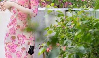 秀人网 – 寒冷的日子里，小逗逗的泳池写真又更新了，想想就热。