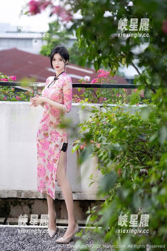 秀人网 - 寒冷的日子里，小逗逗的泳池写真又更新了，想想就热。
