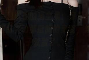 秀人网 - 想做你的猫全集:穿着修女服,她在我眼前晃动那挺胸的身姿,烦恼一下子就散了。