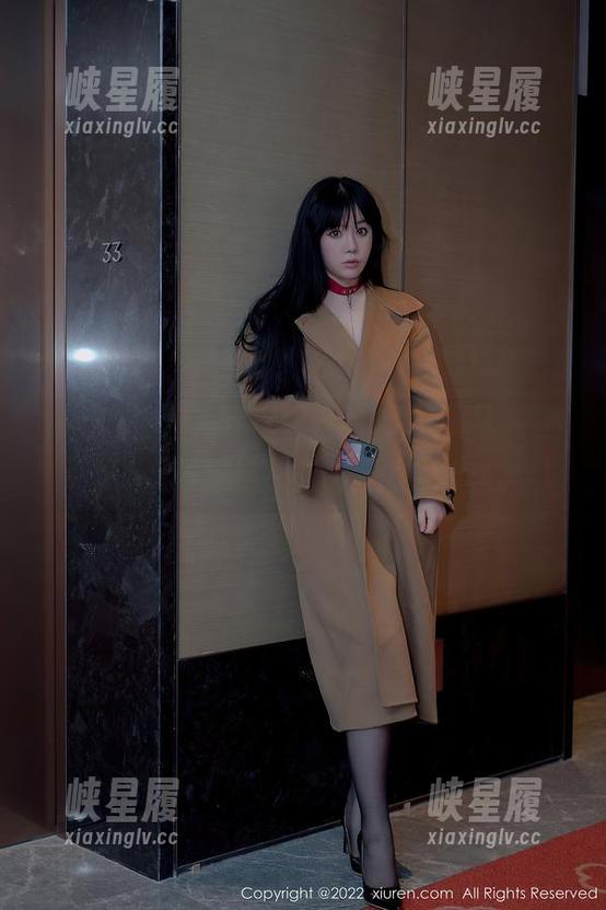 秀人网 - 黑色私房，这图集里沐子熙V的姿态显得好像在交错着美与冷淡。