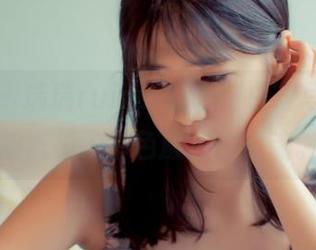秀人网 - 瑞瑞ruirui的“纯白”写真，宛如洗掉了彩色颜料的灵魂。