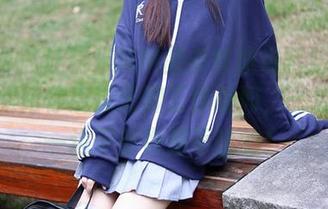 秀人网 - 让糯米NM的条纹职场制服OL壁纸合集陪你度过无聊工作时间,一边欣赏一边干活也是不错的!