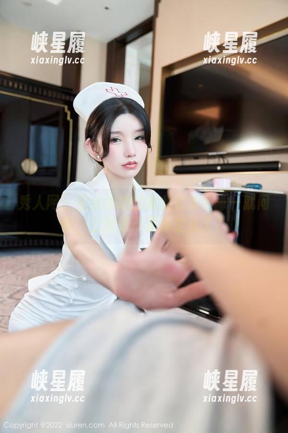 秀人网 - 金允珍呐的职业装套图——就问你，上班是不是得走光了？