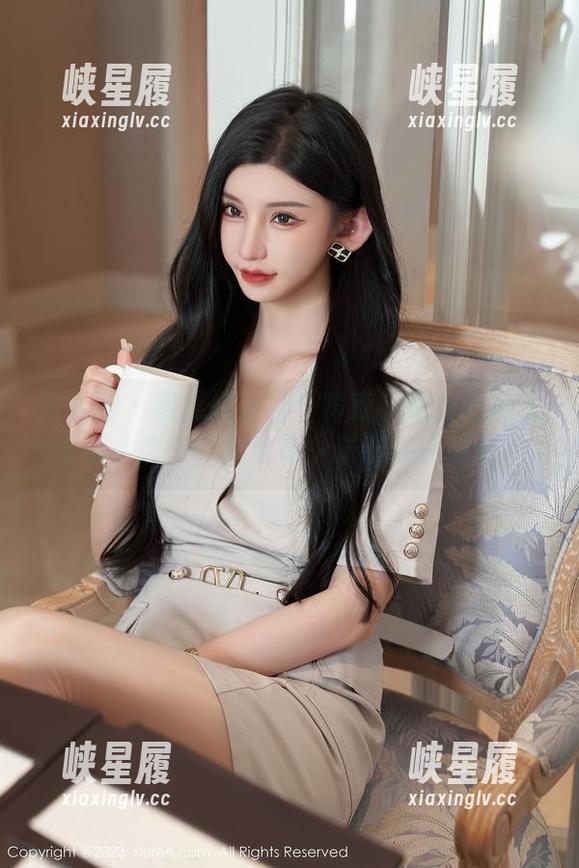 秀人网 - 图库快来看！黄歆苑跟女王的关系那么亲密，高清每一张都关注到位！