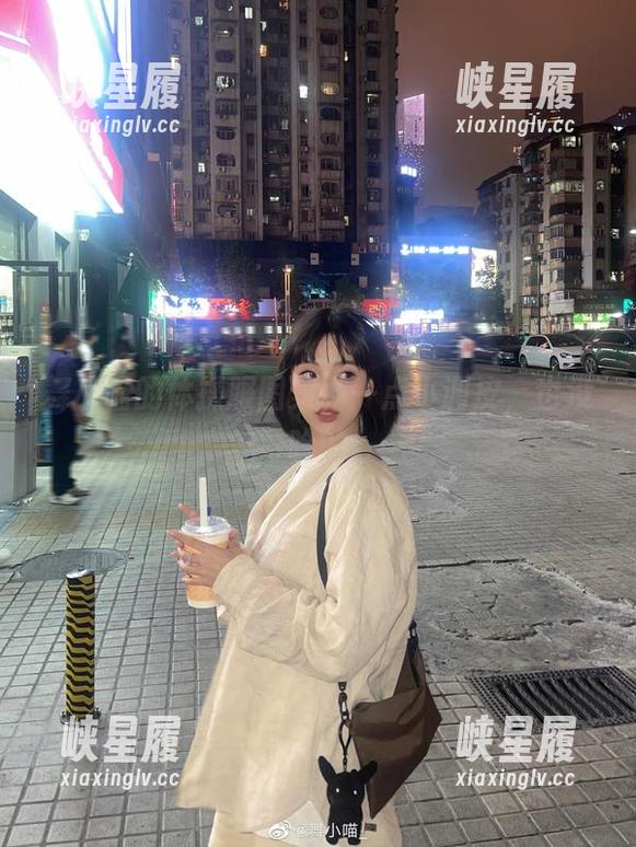 舞小喵的体操服图集，一点小调皮，也没啥的