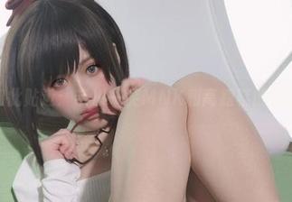 从未如此贴近:芊川一笑MNK和高跟鞋的福利互动
